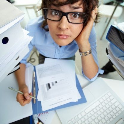 face-close-up-stressed-woman_1098-942