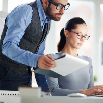 managers-working_1098-15721