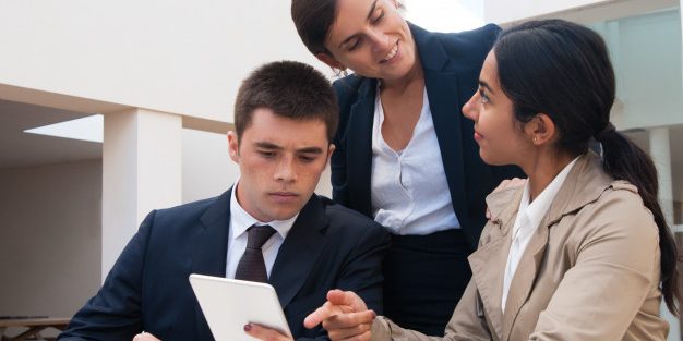 positive-woman-showing-tablet-screen-business-people_1262-20347