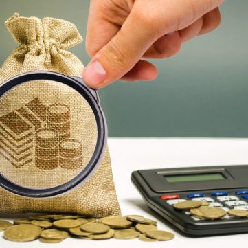 magnifying-glass-looks-money-bag_72572-923