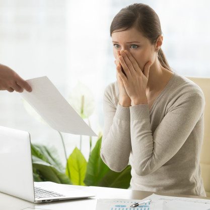 employer-giving-dismissal-notice-young-woman_1163-5373