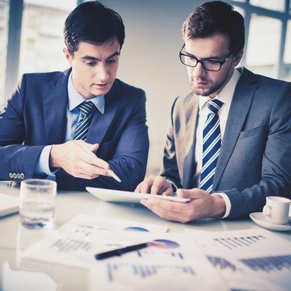 executives-reviewing-last-report_1098-4017