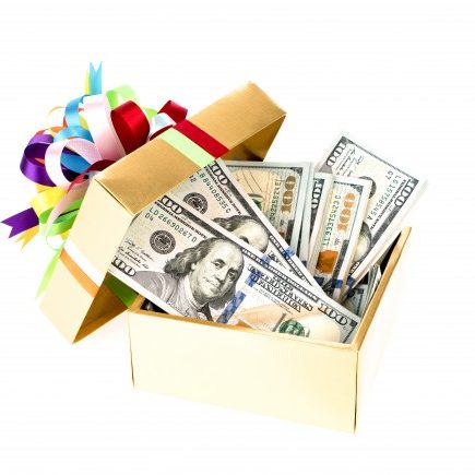 one-hundred-dollars-banknotes-decorated-gift-box_1232-2861