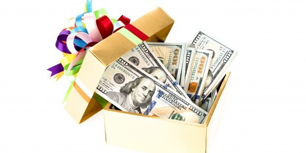 one-hundred-dollars-banknotes-decorated-gift-box_1232-2861