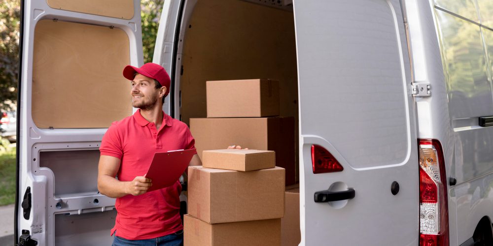 delivery-man-with-clipboard
